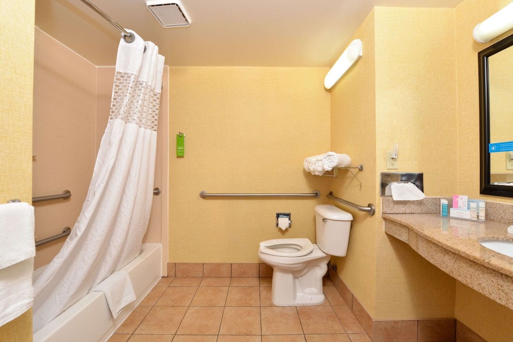 Two Queen Beds, Non-Smoking, Accessible - Photo 2