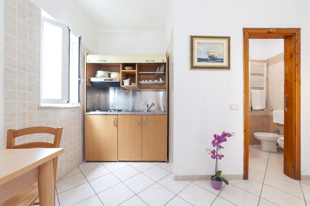 Studio, Kitchenette, Garden Area photo 3