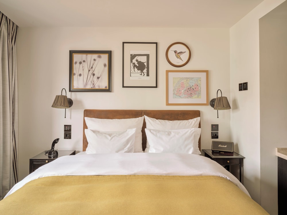 Room (Nikolai Boutique)