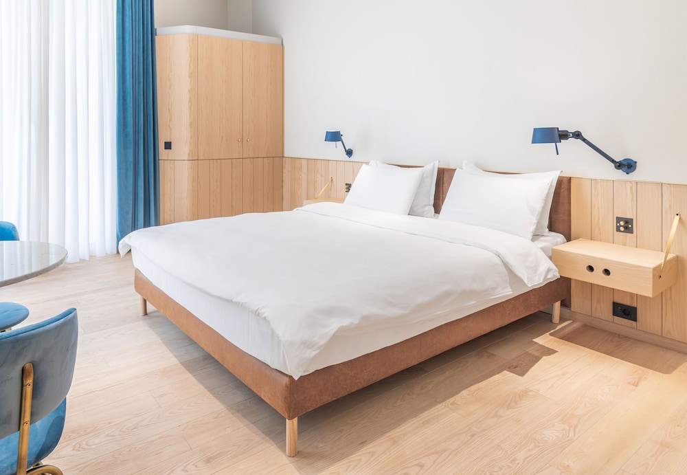 Superior Studio, 1 King Bed, Terrace - Photo 1