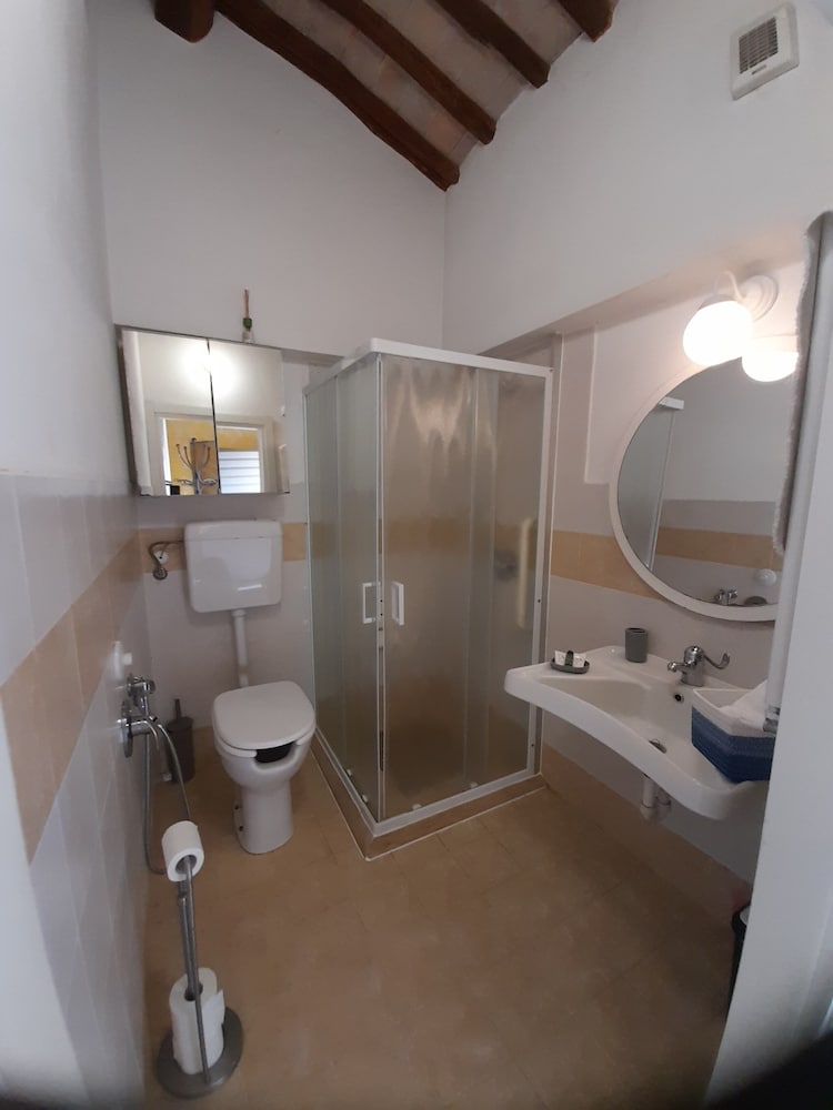Basic Double Room photo 3