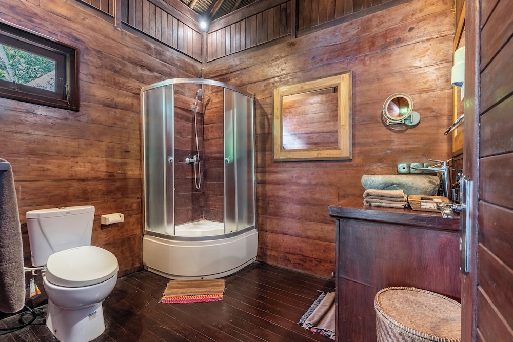 4 Bedrooms, Separate Entrances Beachfront Group Stay - Photo 43