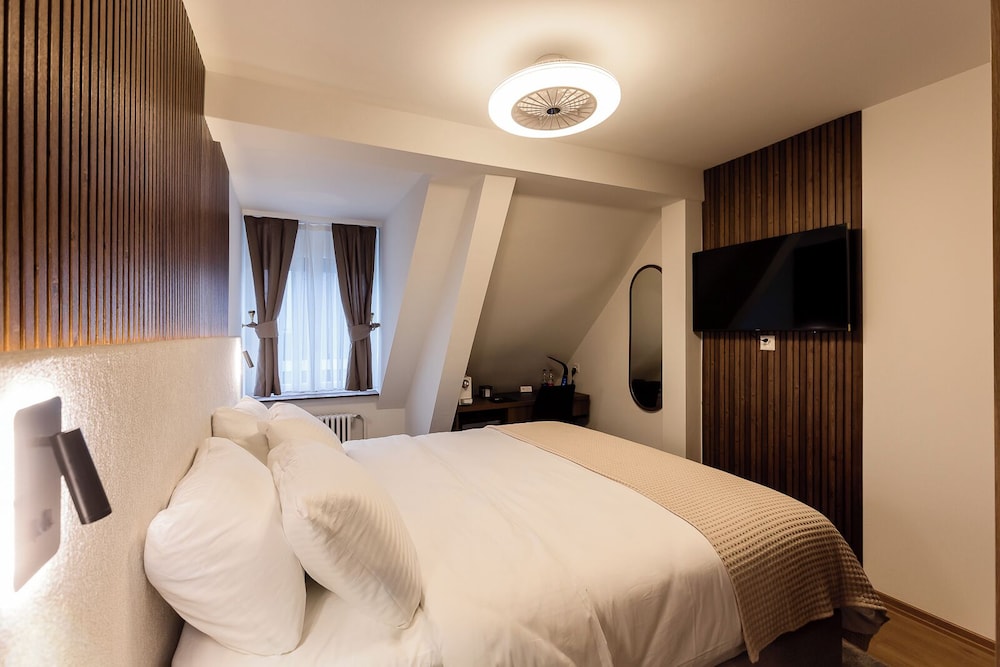 Comfort Double Room, City View