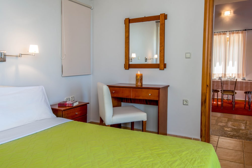Villa, 2 Bedrooms, Sea View, Poolside photo 1