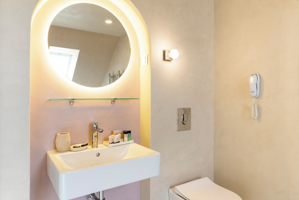 Luxury Apartment - Photo 16