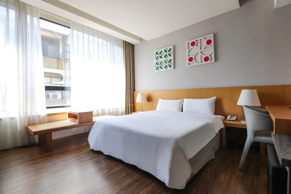Available room thumbnail 6