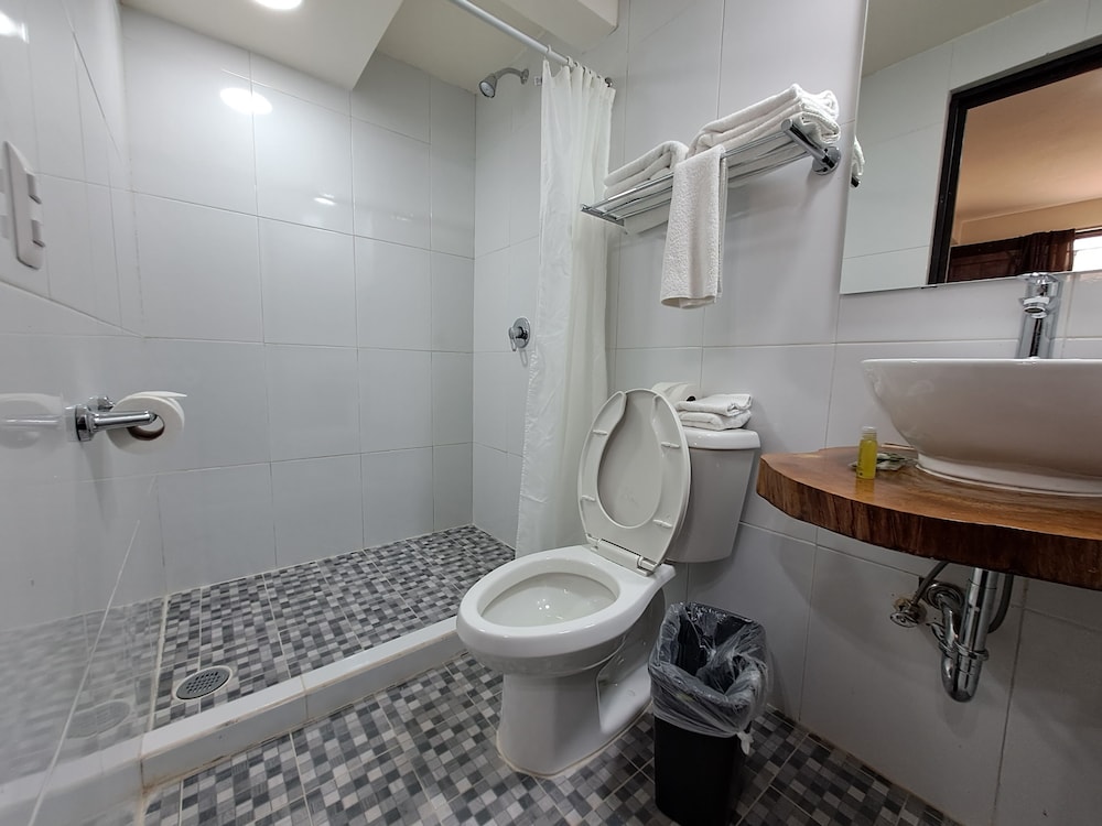Standard Room, 1 Bedroom, Non Smoking photo 3