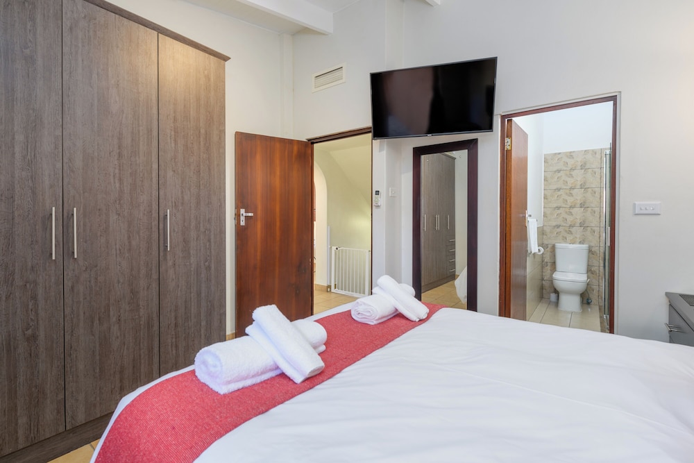 Classic Villa, 3 Bedrooms photo 3