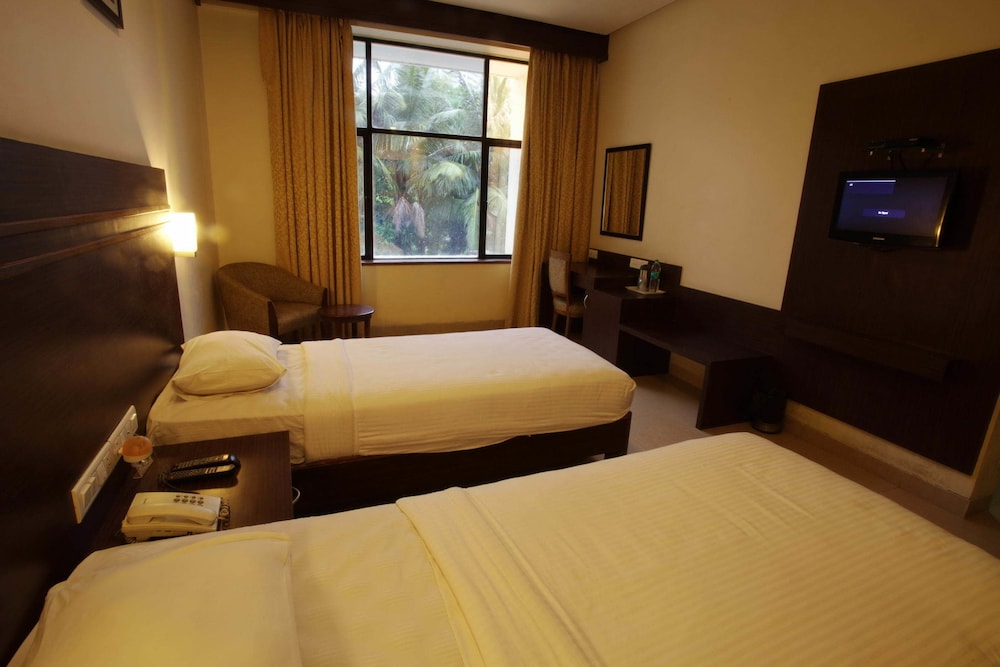 Deluxe Room - Photo 10