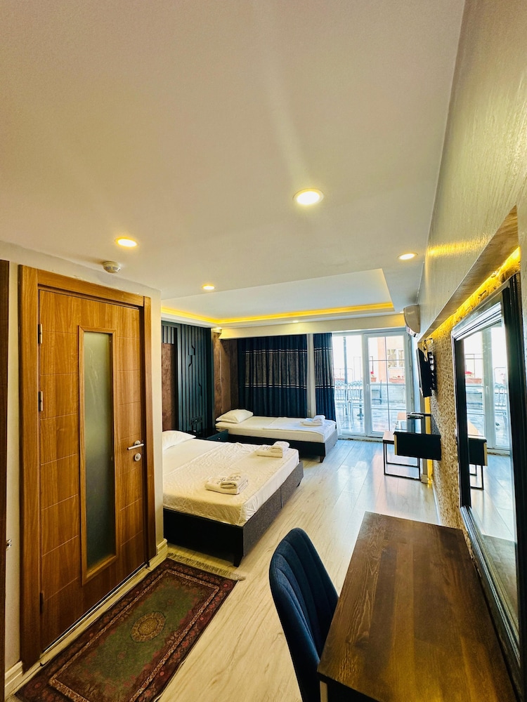 Classic Triple Room photo 2