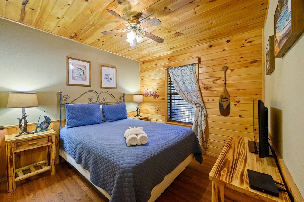 Cabin, 2 Bedrooms photo 1