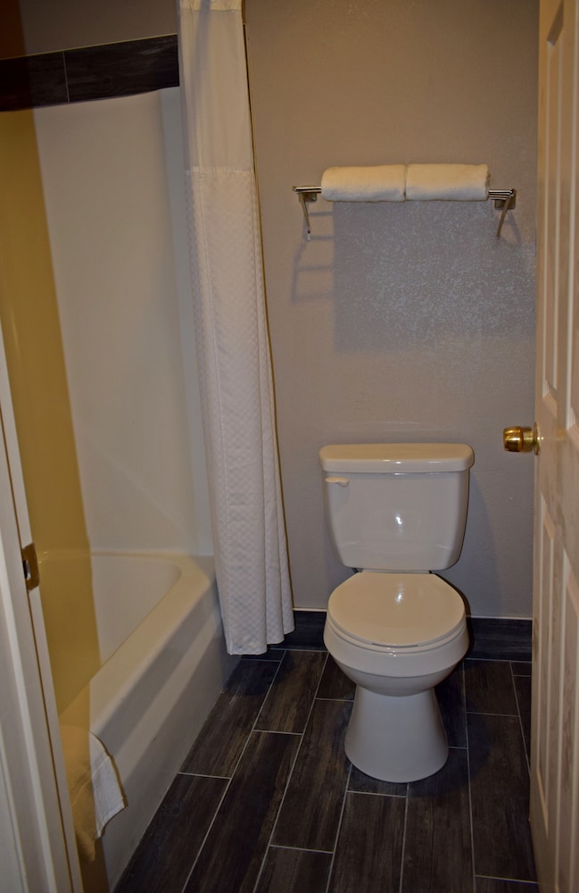 Studio Suite, 1 King Bed, Non Smoking, Hot Tub - Photo 6