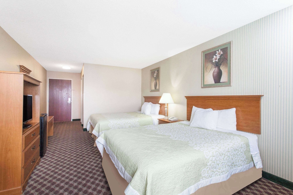 Room, 2 Queen Beds, Non Smoking - Photo 2
