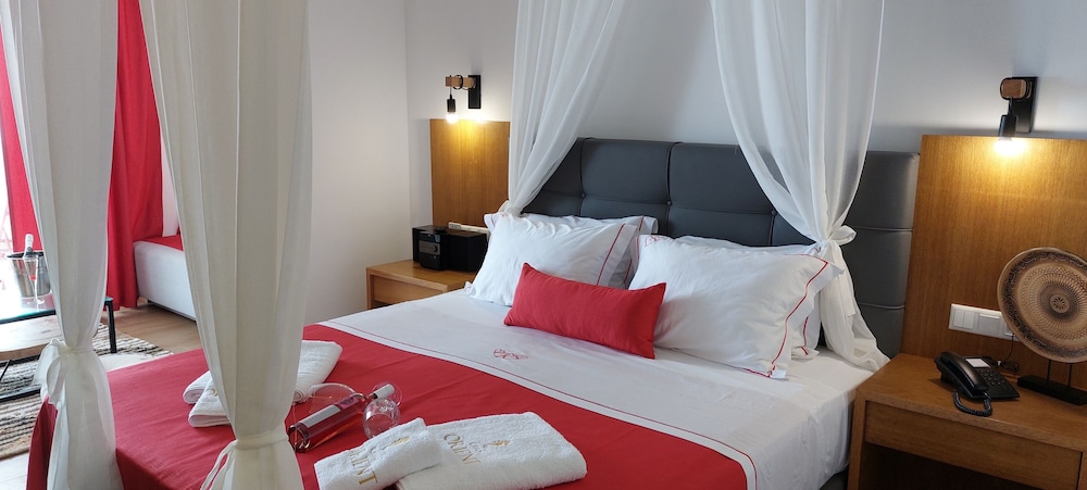Seaside Honeymoon suite with Private Pool - Euphoria photo 2