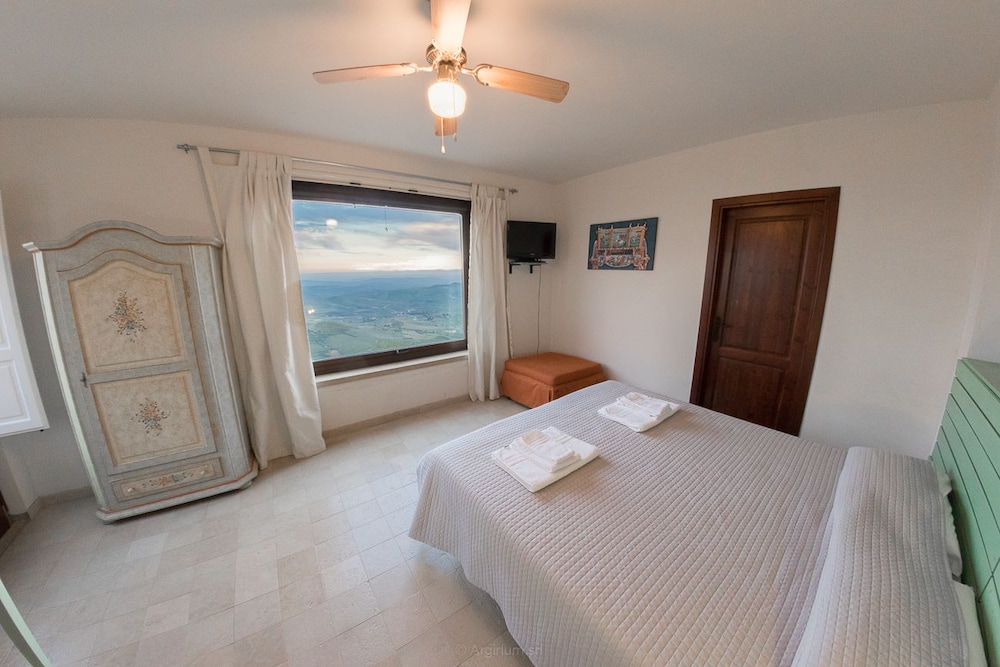 Apartment, 1 Queen Bed, Lake View (Bellini) photo 2