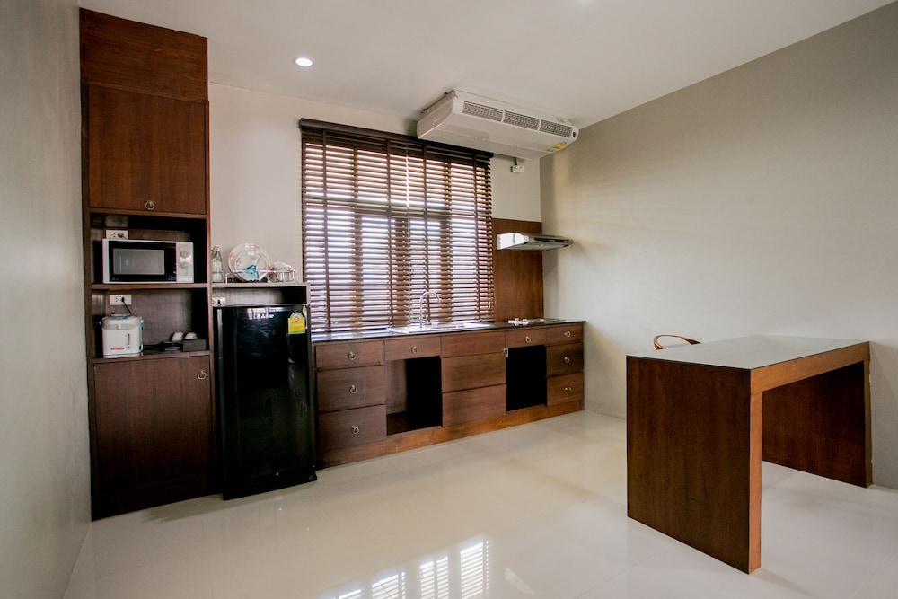 Executive Room - Photo 9
