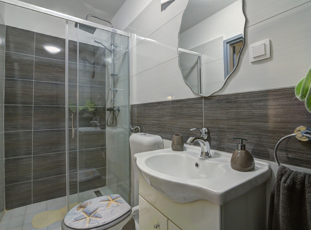 Apartment (Apartments Luka & Leona - Two Bedroom) photo 3