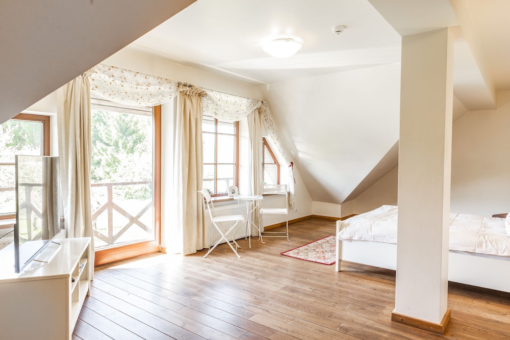 Romantic Suite, Non Smoking, Balcony (Elizabeth) photo 3