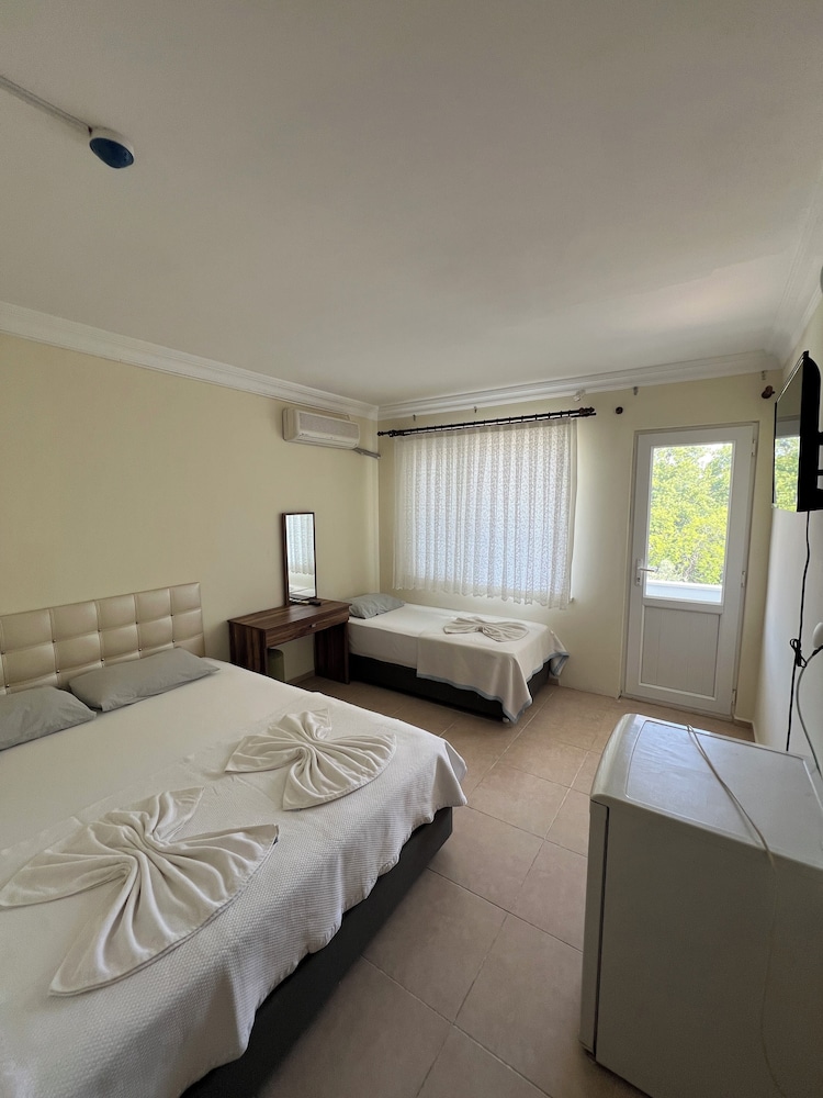 Standard Triple Room, Balcony, Sea View