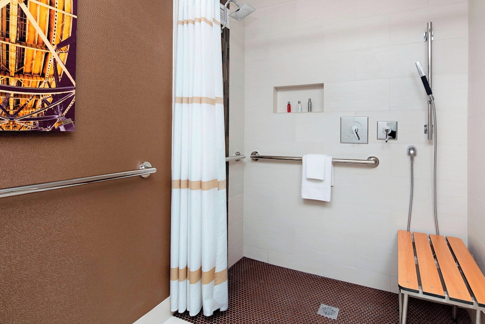 Room, 2 Queen Beds (Hearing Accessible) - Photo 7