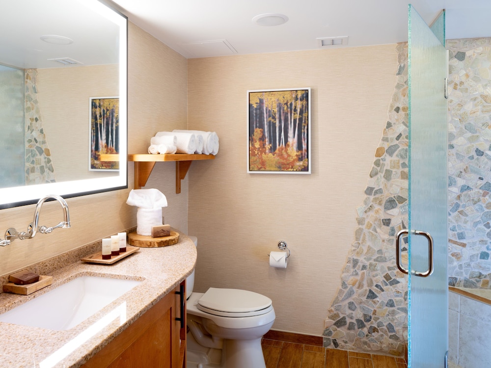 Deluxe Room, 2 Queen Beds, Mountain View - Photo 2