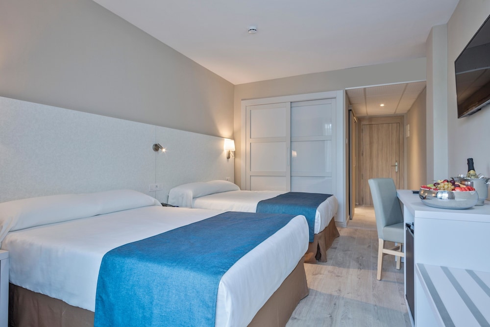 Double Room, Pool View (3 Adults) - Photo 4