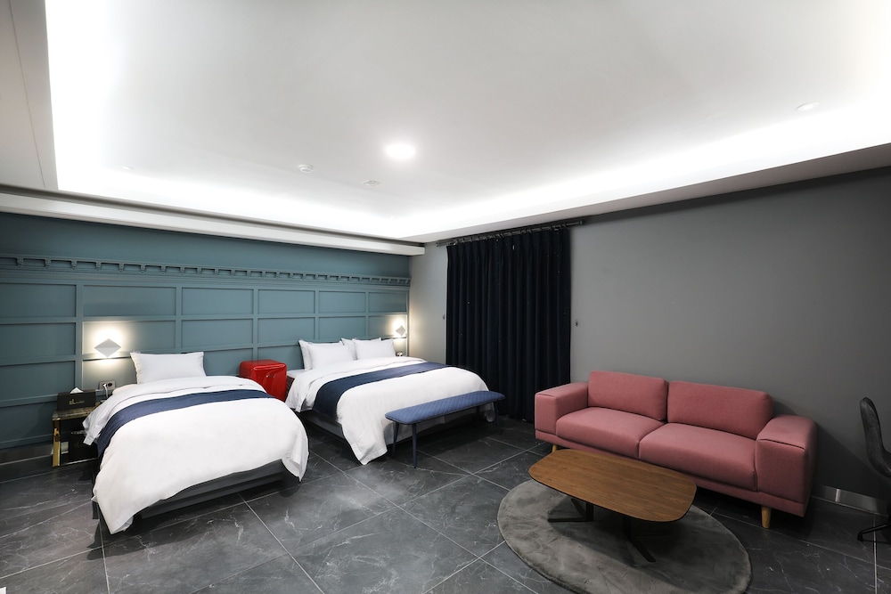 Premium Twin Room (No breakfast on Mondays) photo 2