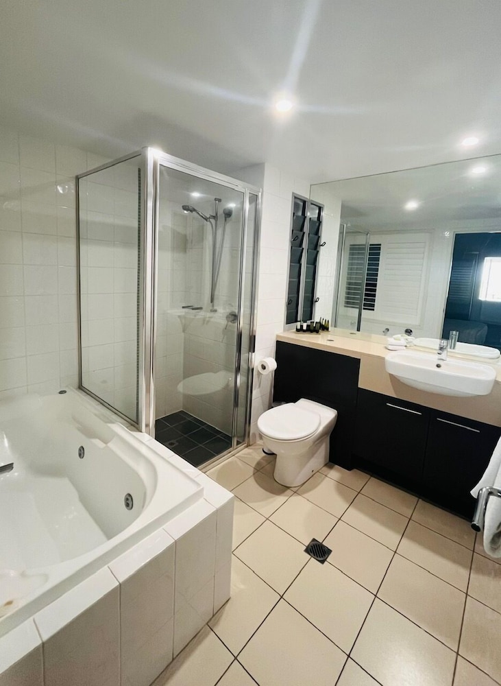 1 Bedroom Water View Spa Apartment - Photo 8