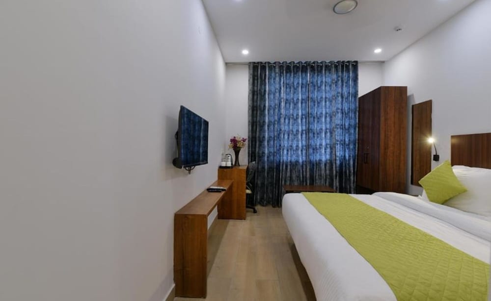 Deluxe Room - Photo 2