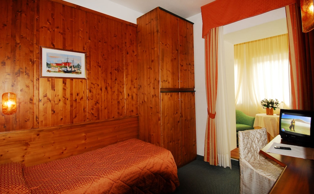 Family Triple Room, Connecting Rooms, Mountain View photo 3