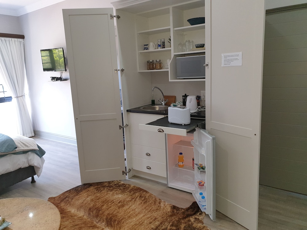 Room (Road Facing) photo 3