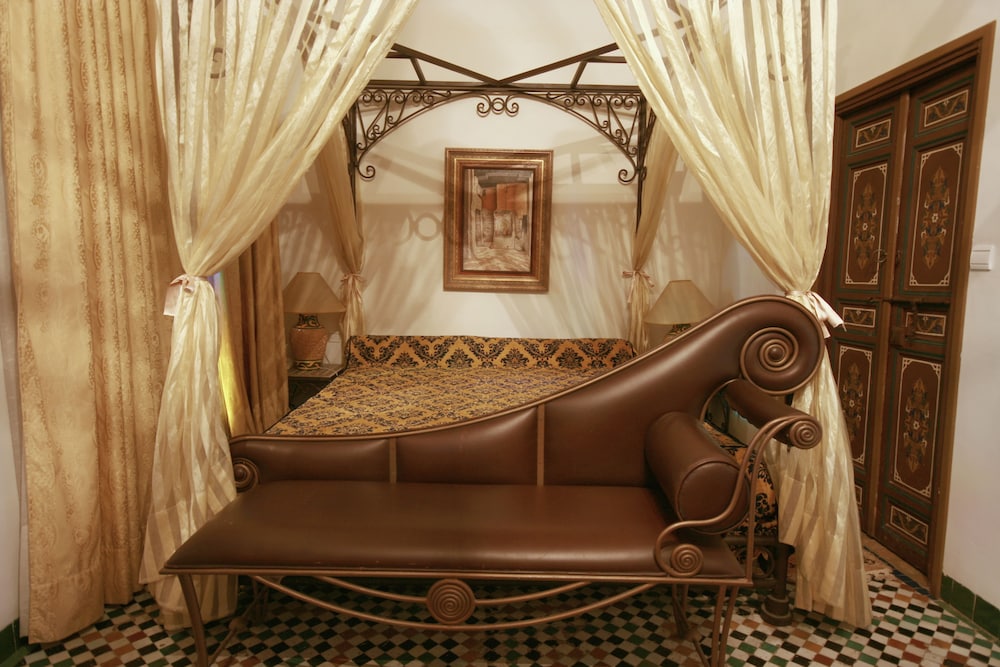 Senior Suite - Photo 13