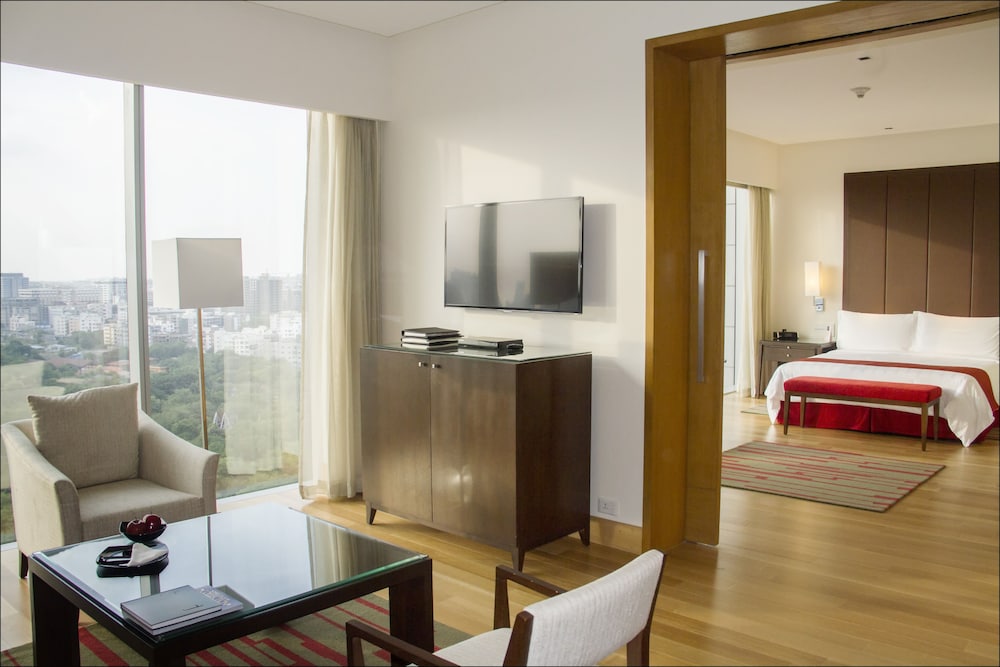 Executive Suite - Photo 4