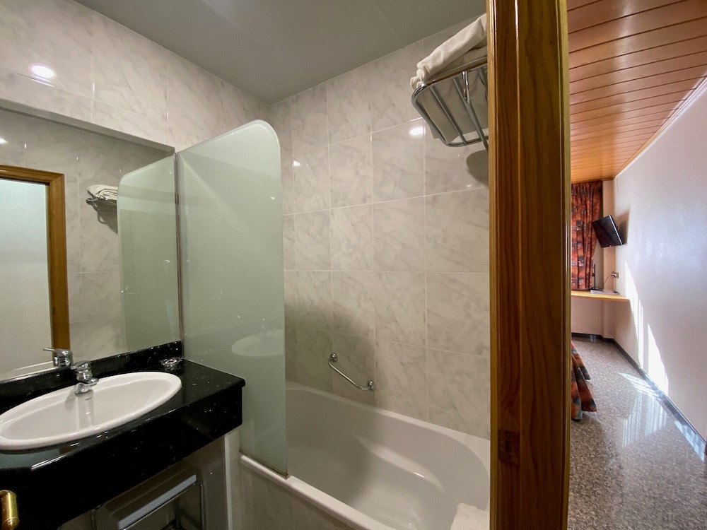 Family Room - Photo 9