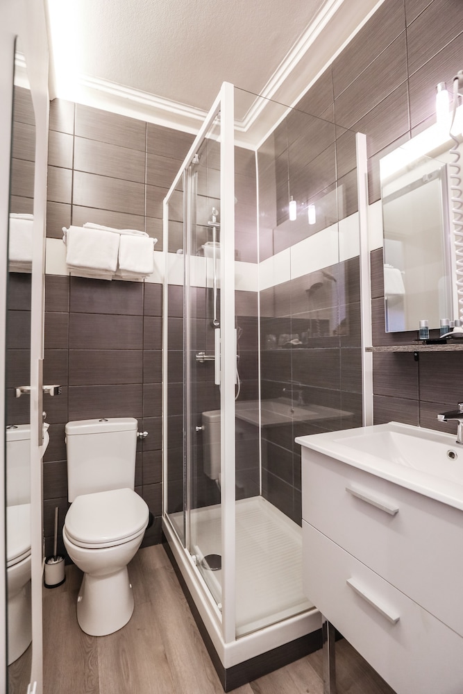 Standard Double Room, Ensuite - Photo 2