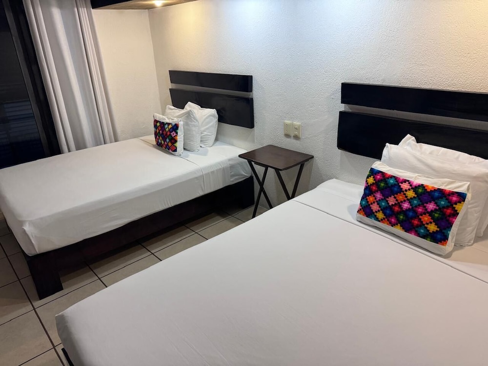 Room, 2 Double Beds photo 1