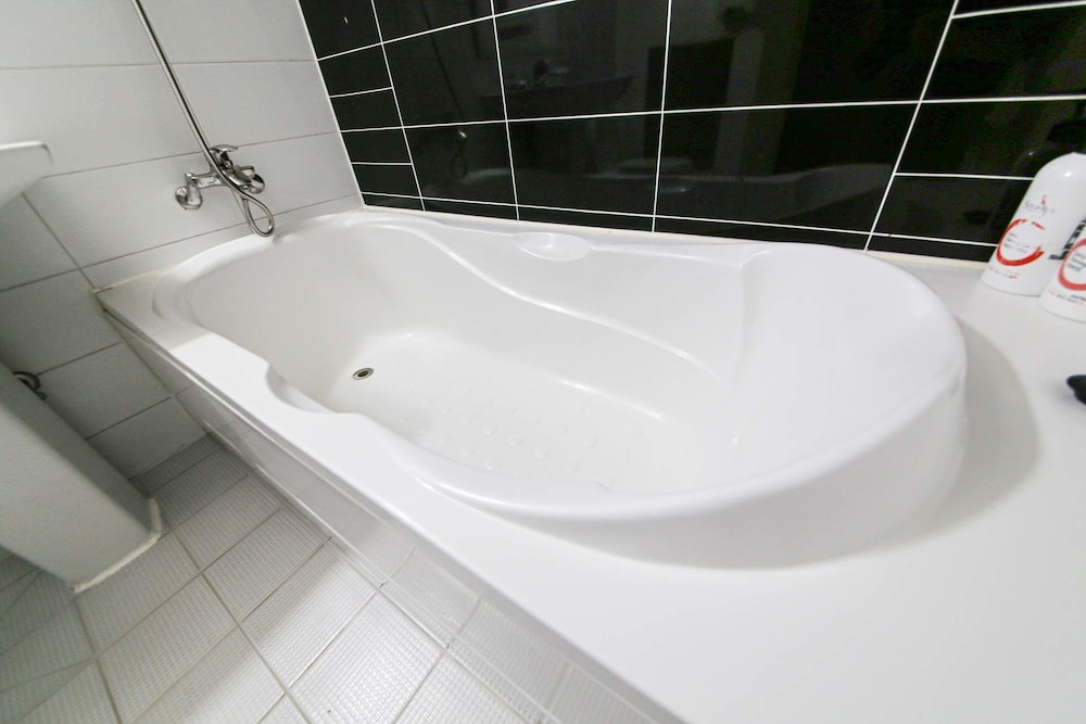 Standard Double Room - Photo 9