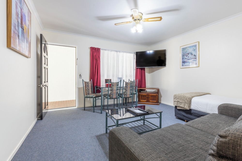 Budget Alleyway One Bedroom with Bath photo 1