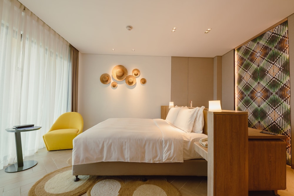 Suite, 1 Bedroom (Living Meeting Area)