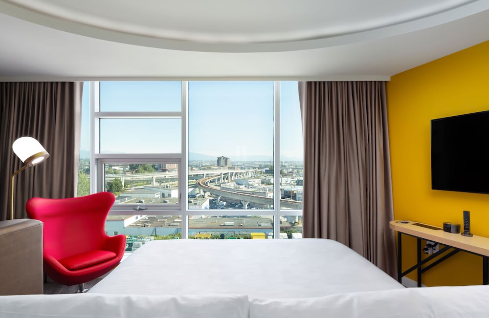 Icon Room, 1 King Bed photo 3