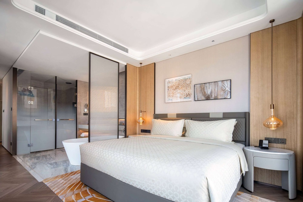 Deluxe Suite, 1 King Bed