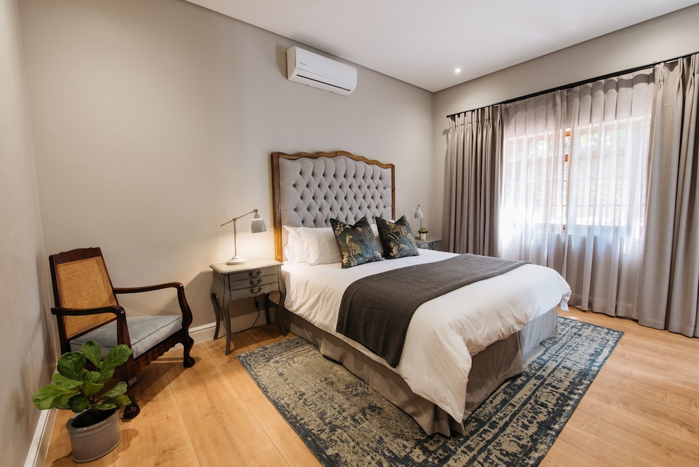 Luxury Room, 1 Queen Bed, Non Smoking photo 1