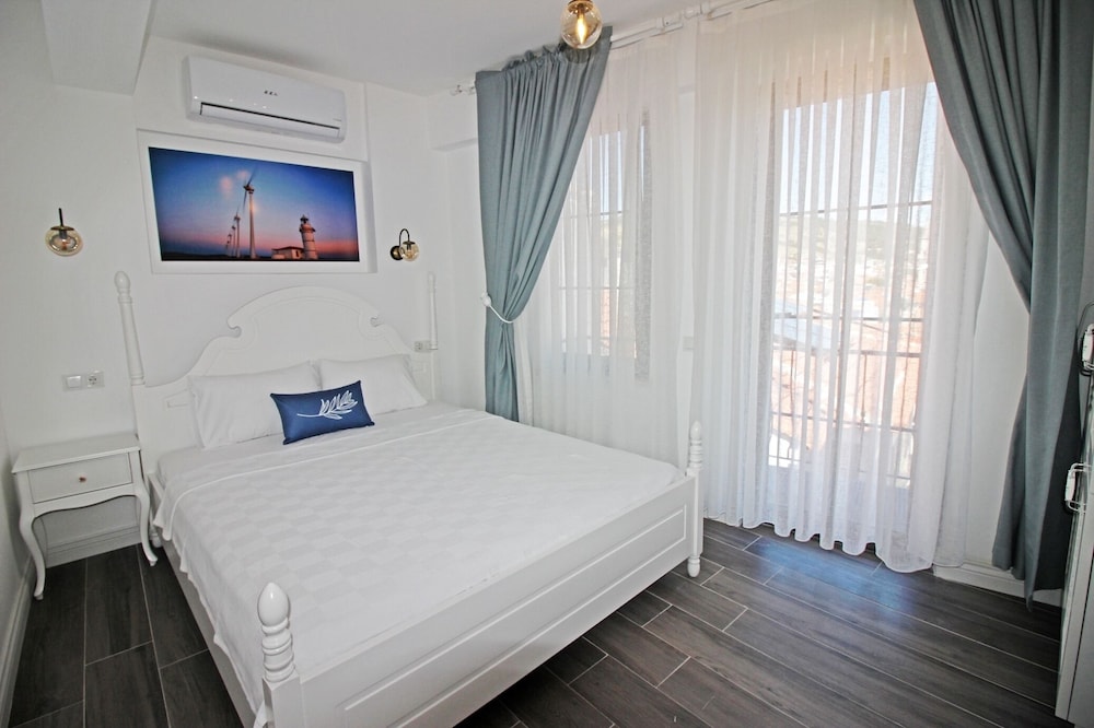 Deluxe Double Room, Balcony, Sea View photo 2