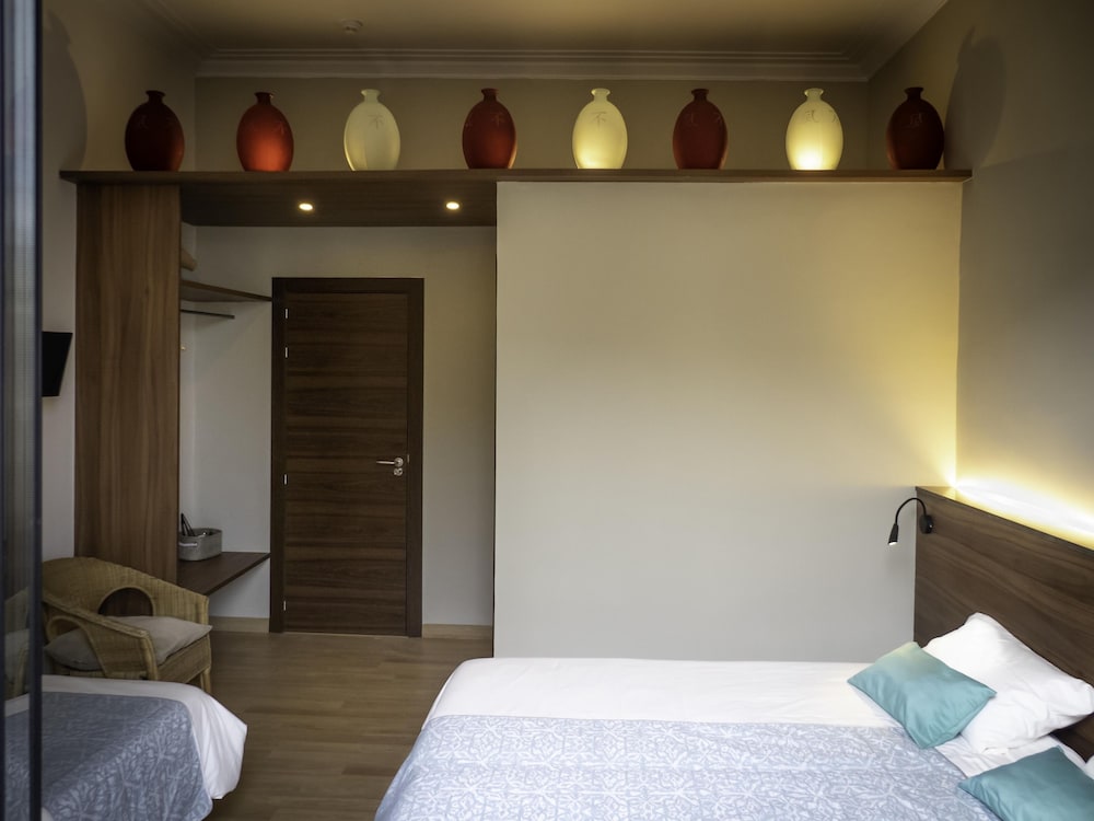 Triple Room, Ensuite photo 2