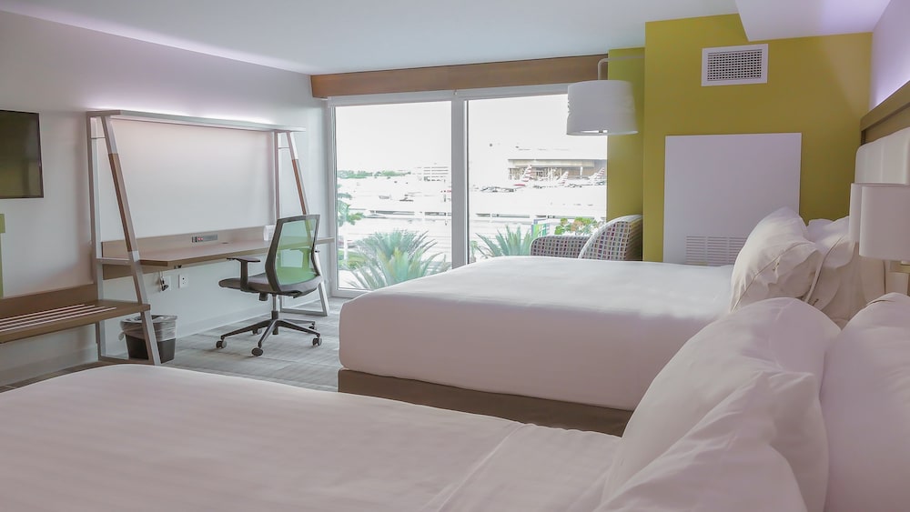 Standard Room, 2 Queen Beds (Miami Airport View)