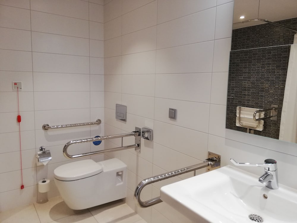 Room, 1 Queen Bed, Accessible - Photo 2