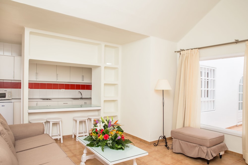 Apartment, 2 Bedrooms, Terrace - Photo 1