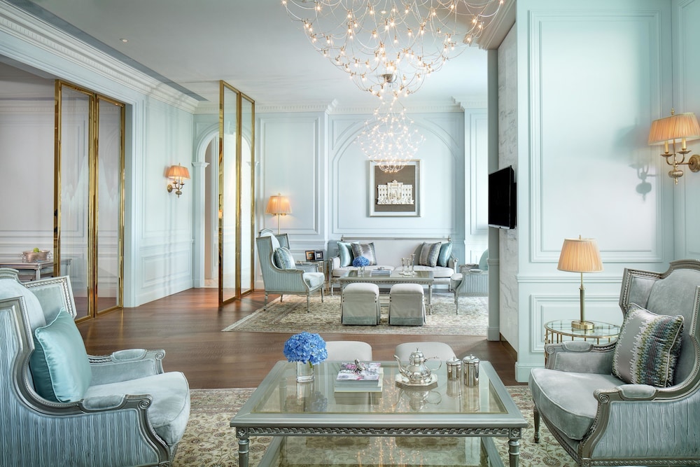 Luxury Room, 1 King Bed, Club Lounge Access photo 3