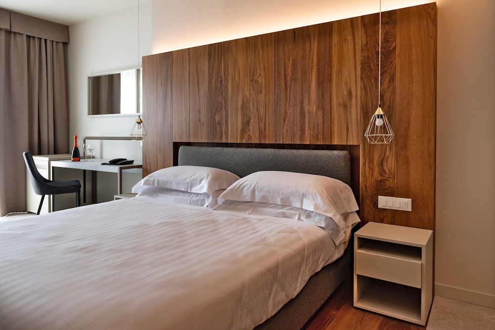 Deluxe Double Room, Lake View photo 1
