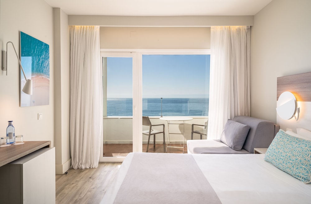 Premium Room, Sea View (2 adults + 1 Child) - Photo 1